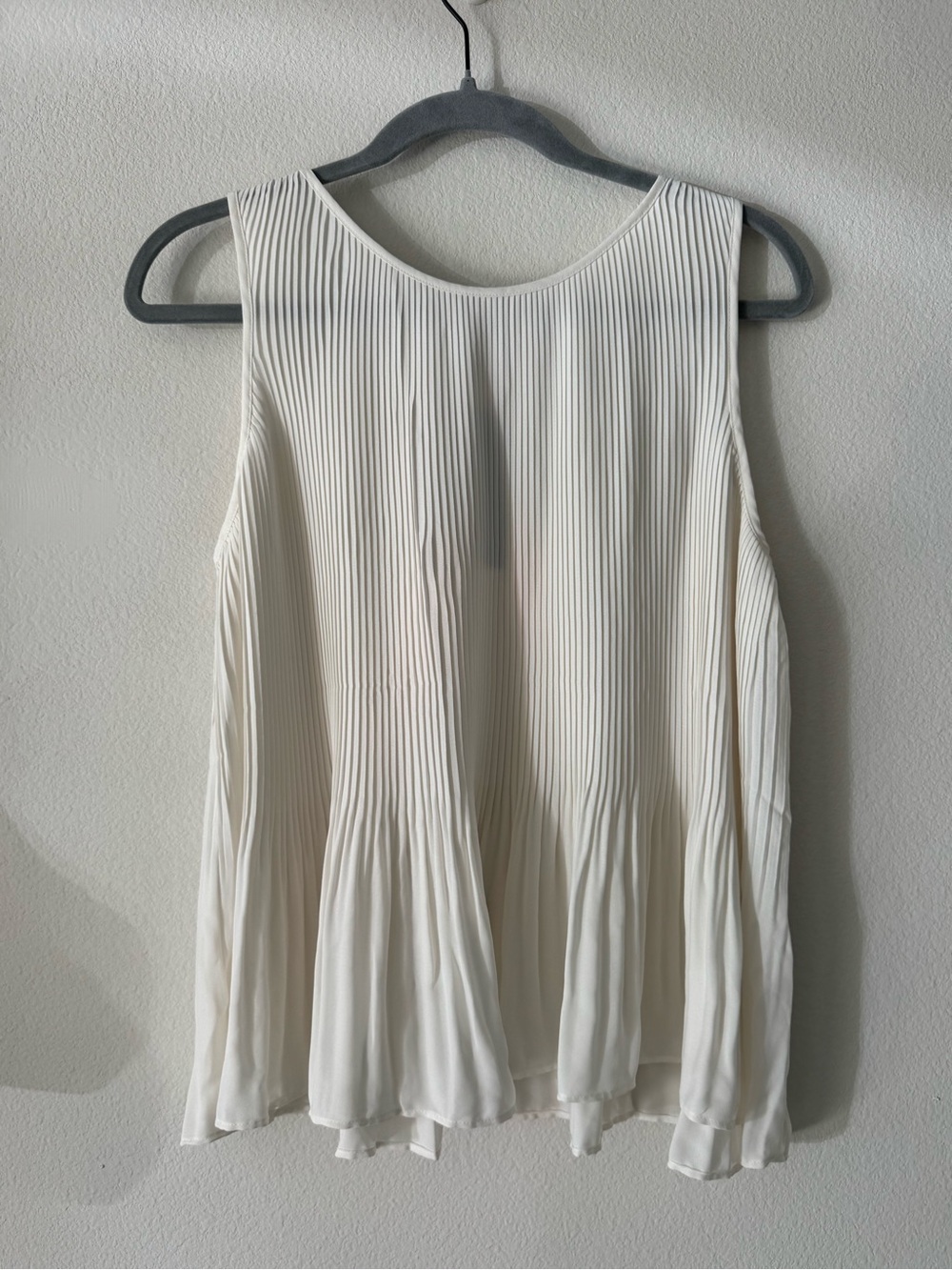 Banana Republic Ivory Pleated Sleeveless Tank